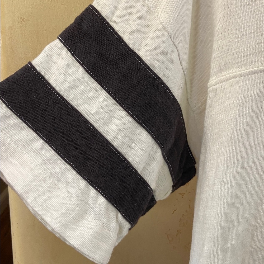 Sz L Faherty Women's White and Black Striped Organic Cotton V-Neck Tee - Picture 4 of 7